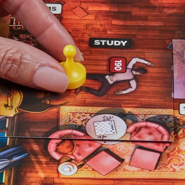 Hasbro Cluedo Verrat In Der Villa, Brettspiel – Bild 6